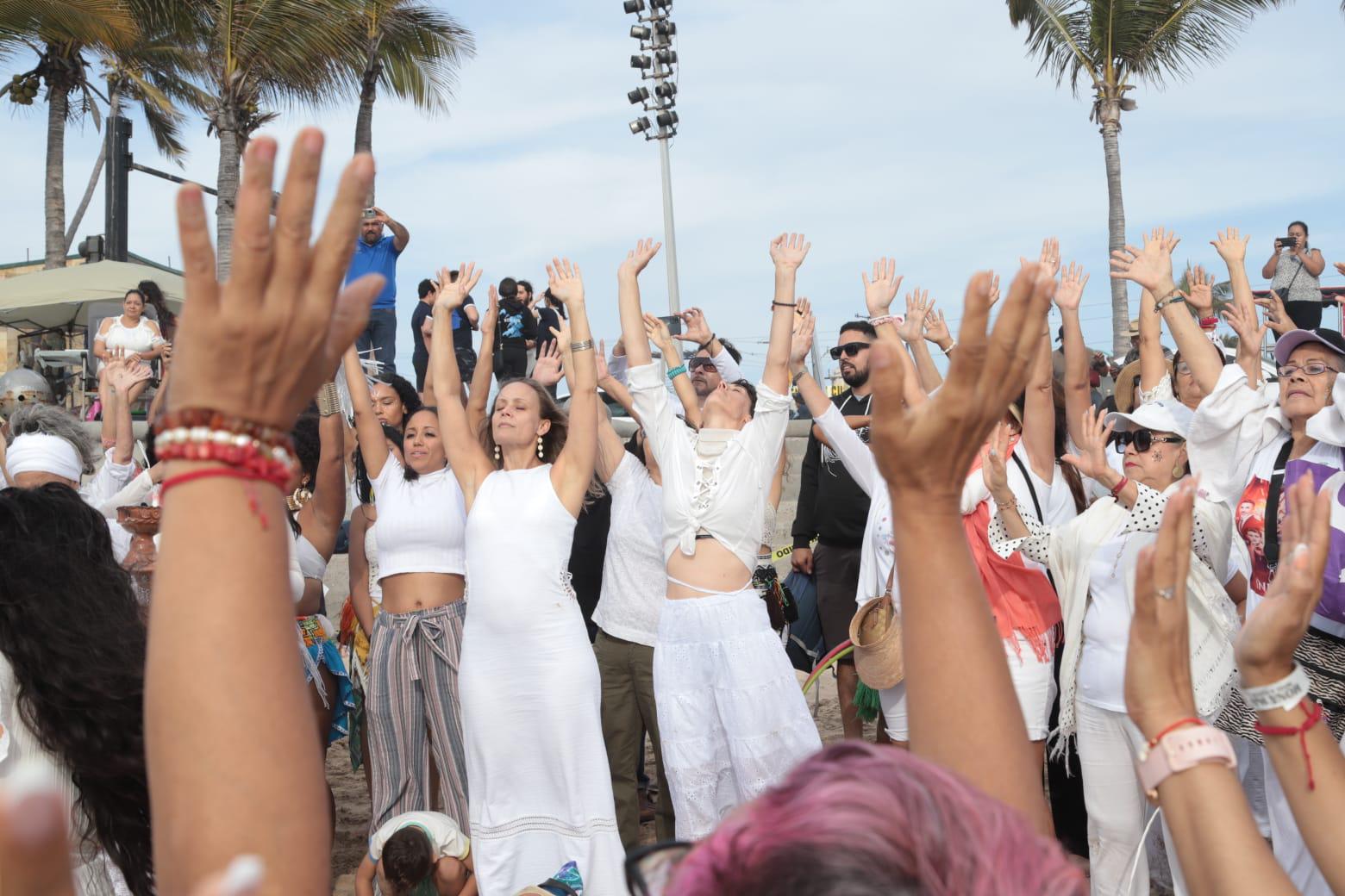 $!Recargan energía y conciencia con Equinoccio de Primavera en Mazatlán