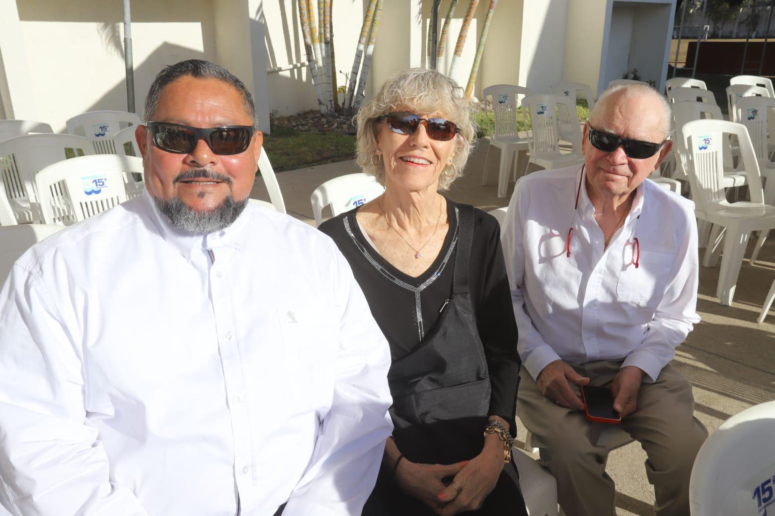 $!Sigifredo Godínez junto a Barbara y Jimmy Brown.