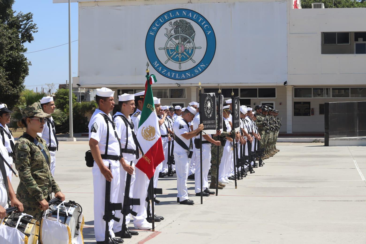 $!Toman protesta de Bandera al personal de marineros del SMN clase 2006, remisos y mujeres voluntarias