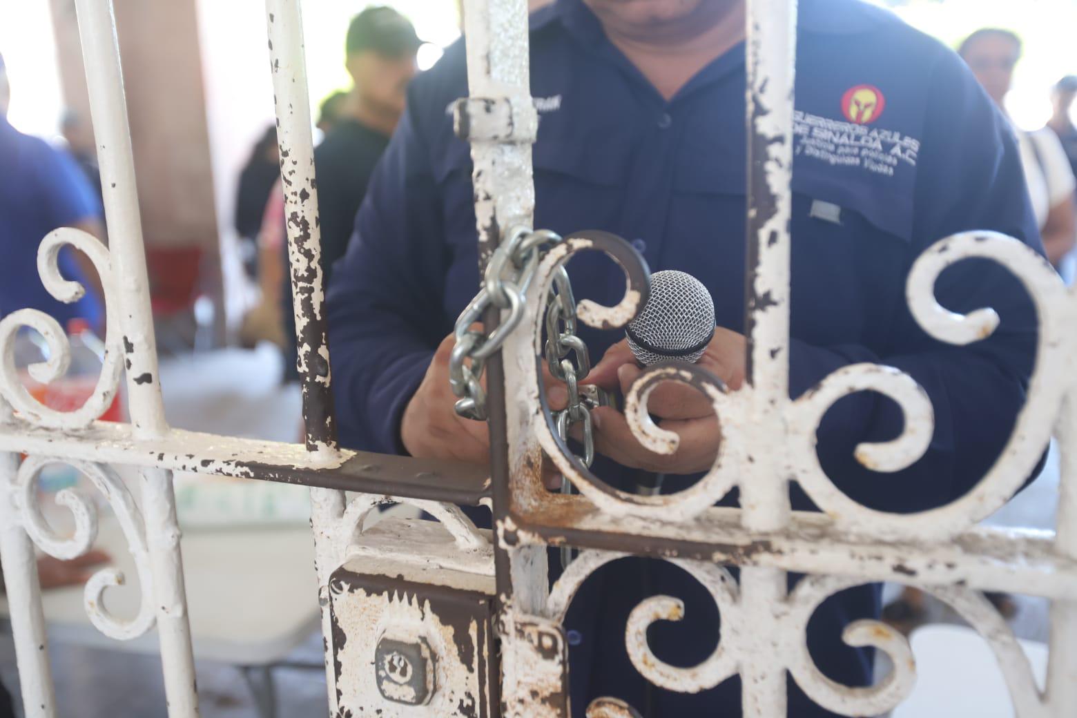 $!Levantan plantón Guerreros Azules tras promesa del Estado de atenderlos