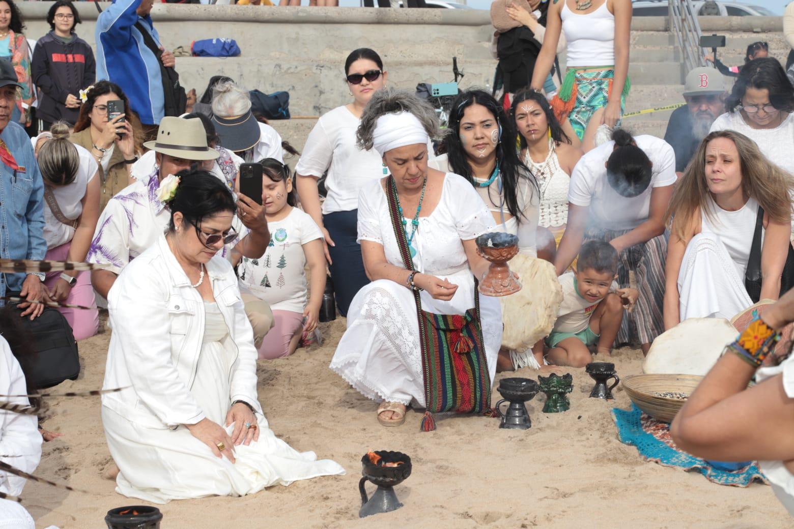 $!Recargan energía y conciencia con Equinoccio de Primavera en Mazatlán