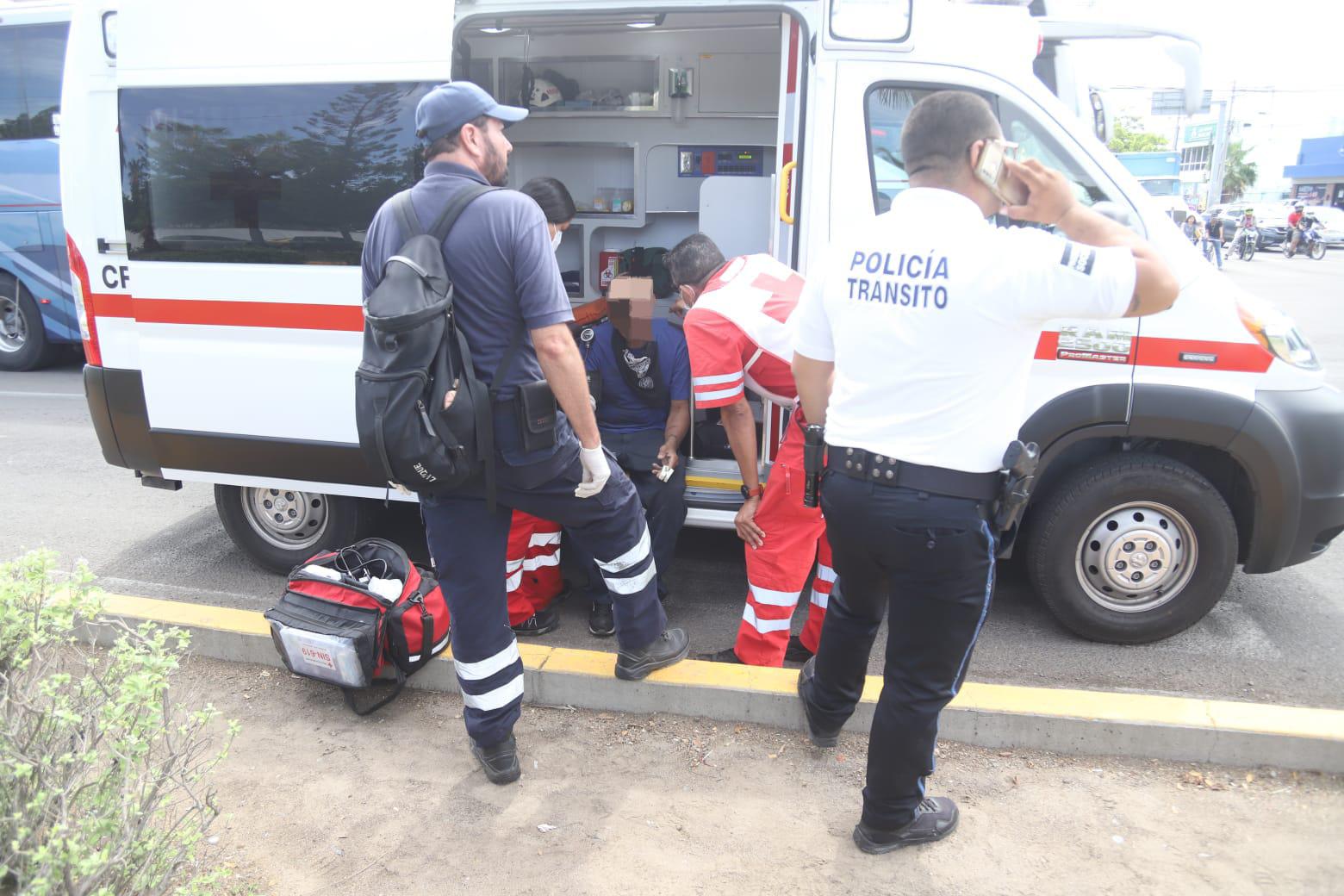 $!Camión arrolla a ciclista en la Internacional en Mazatlán