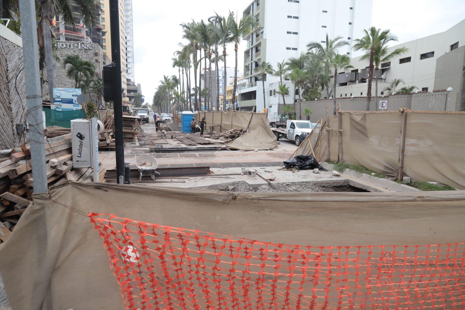 $!Colocan primera bomba de cárcamo pluvial frente a la Conapesca: Alcaldesa de Mazatlán