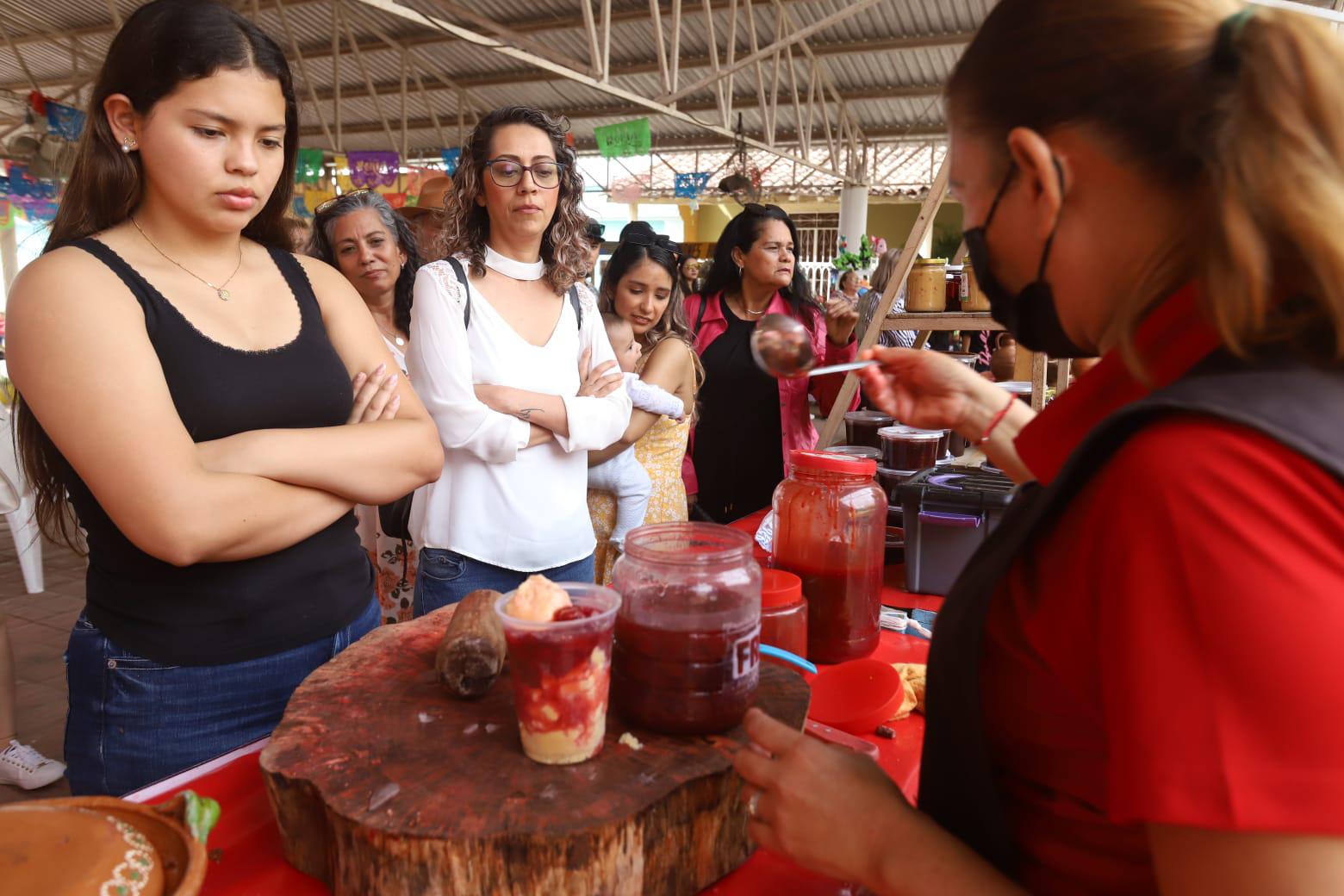 $!Aumentan en un 65% las visitas al tianguis del Pueblo Señorial de La Noria