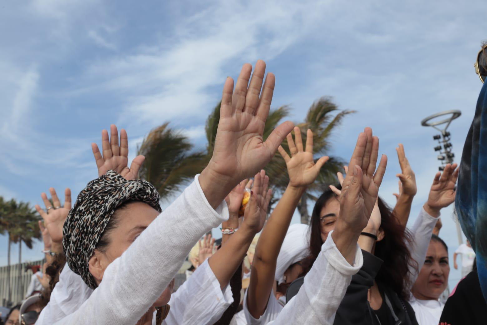 $!Recargan energía y conciencia con Equinoccio de Primavera en Mazatlán