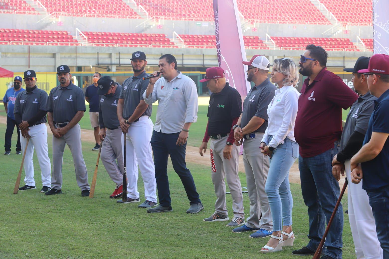 $!Juan José Pacho y ex peloteros profesionales imparten clínica de beisbol en el Teodoro Mariscal