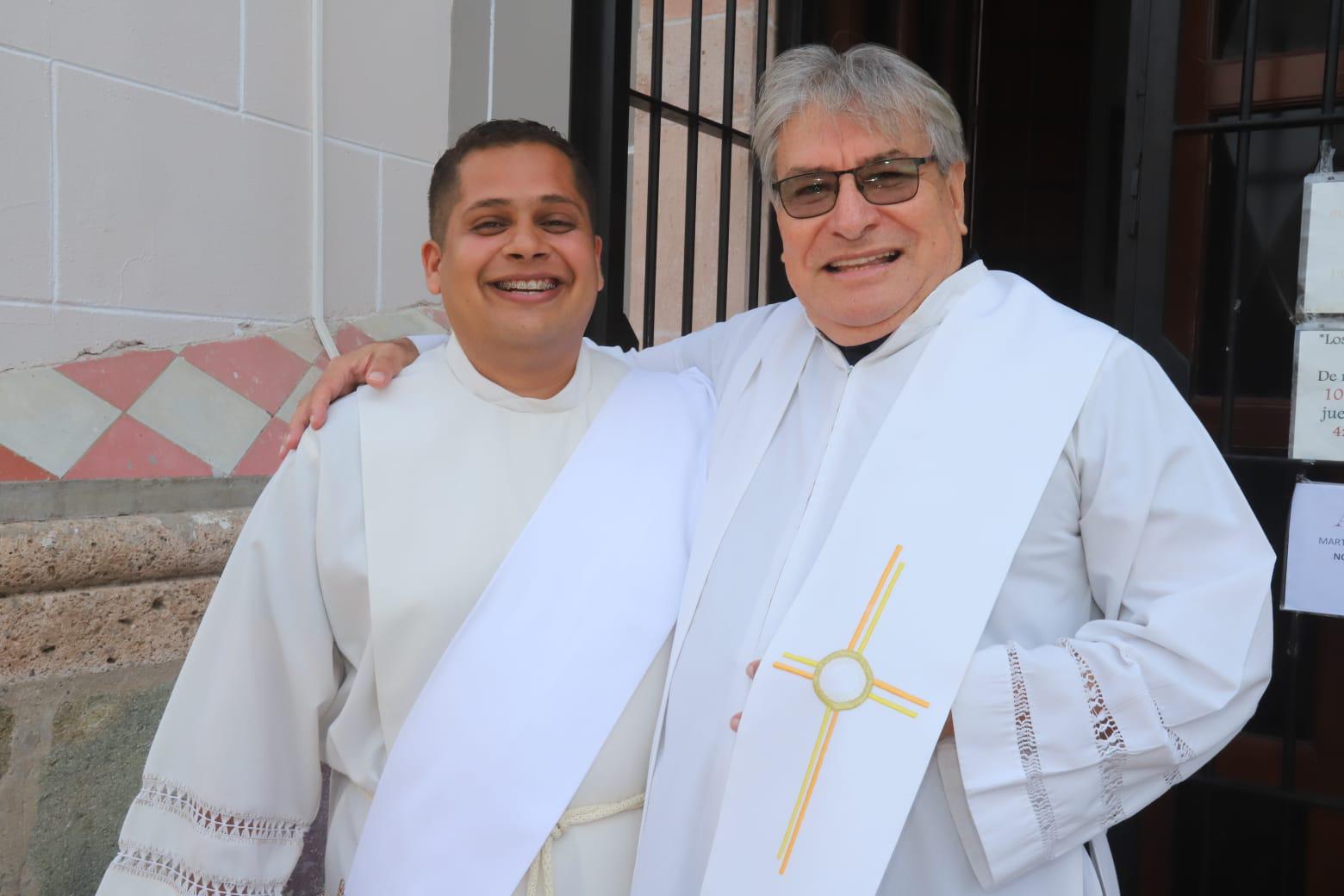 $!El diácono Sergio Armando Pérez Zamudio junto al Padre Rafael Martínez Gallardo.