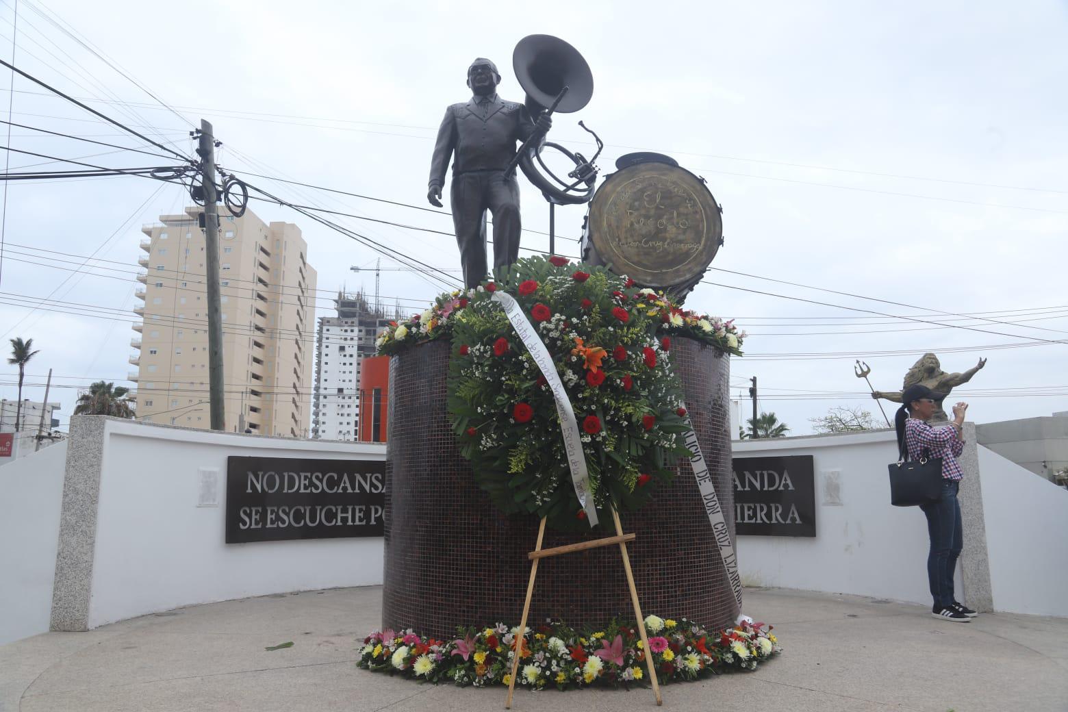 $!Recuerdan a don Cruz Lizárraga al son de la tambora en Mazatlán