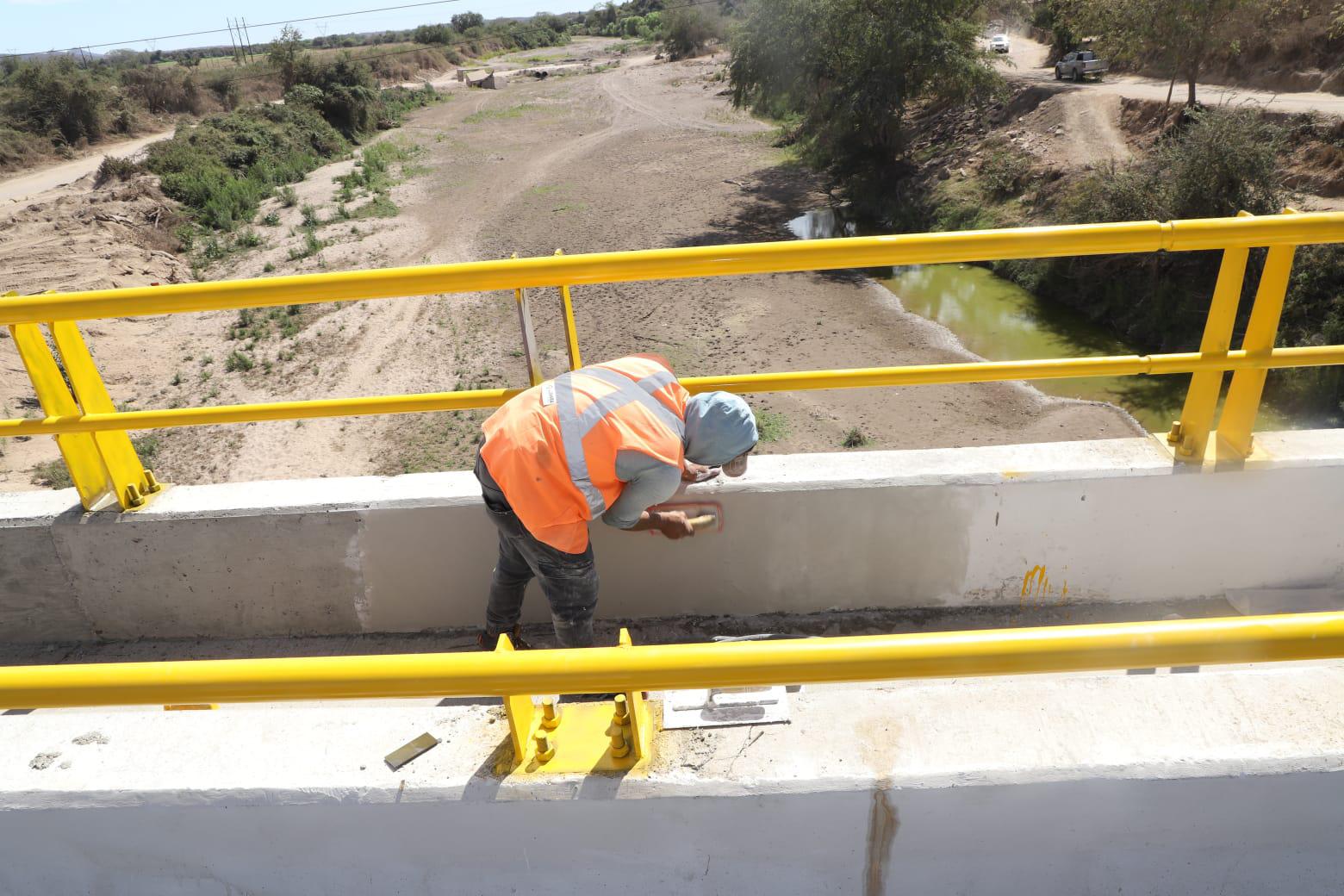 $!Aprovechan vehículos reapertura del puente de El Quelite