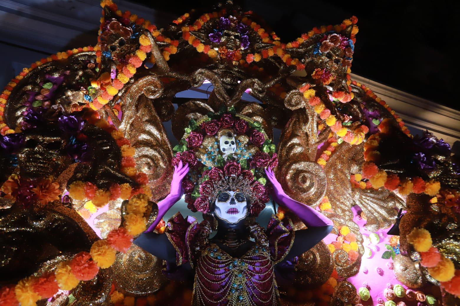 $!#Galería | Lucen coloridos personajes en callejoneada en el Centro Histórico de Mazatlán