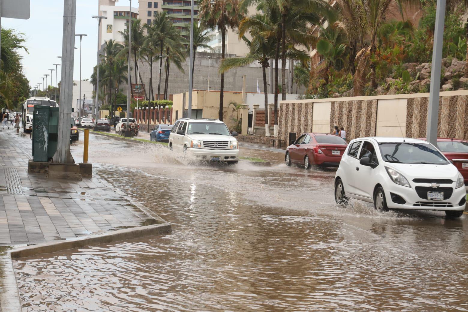 $!Semáforos de Mazatlán quedan dañados tras las lluvias