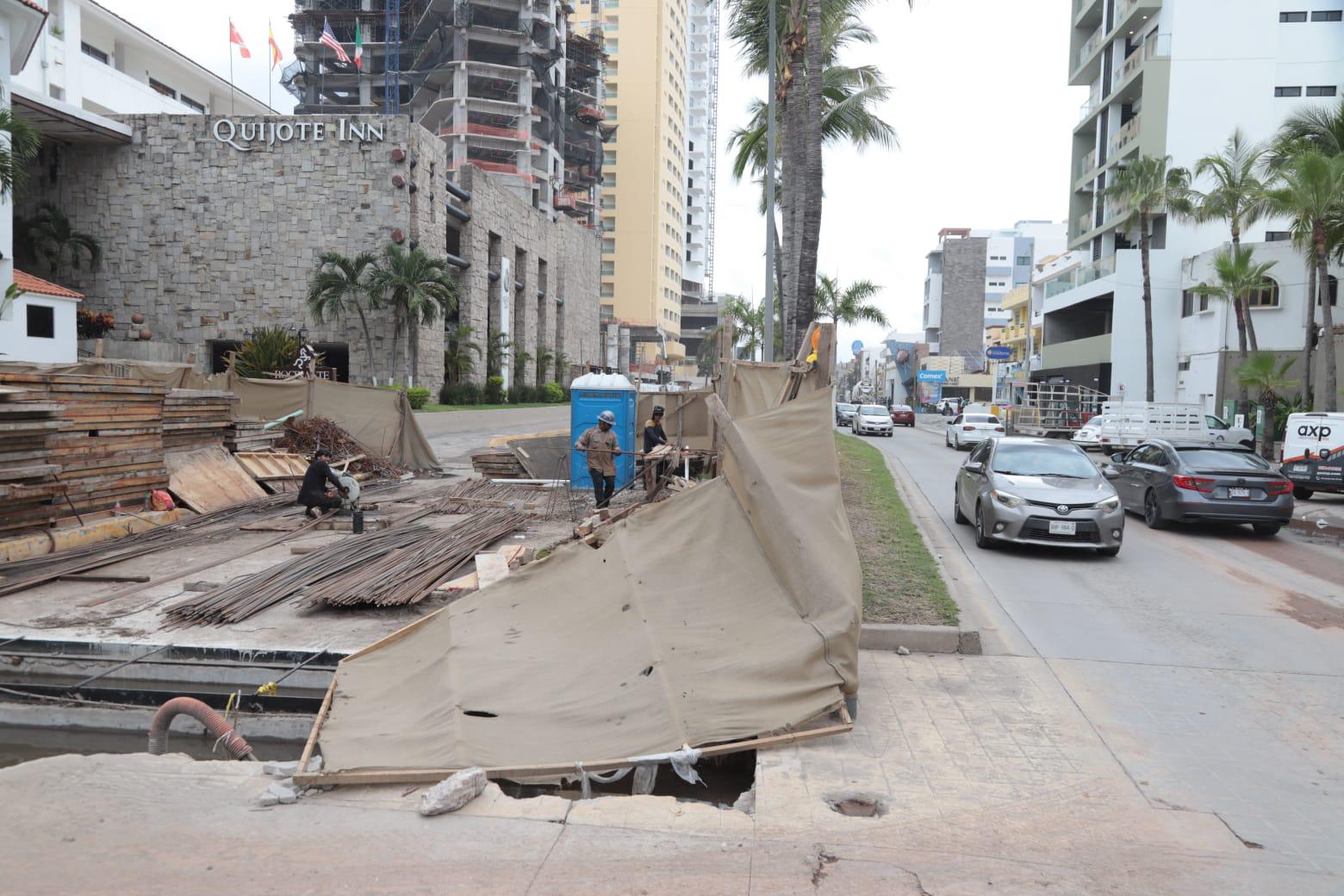 $!Colocan primera bomba de cárcamo pluvial frente a la Conapesca: Alcaldesa de Mazatlán