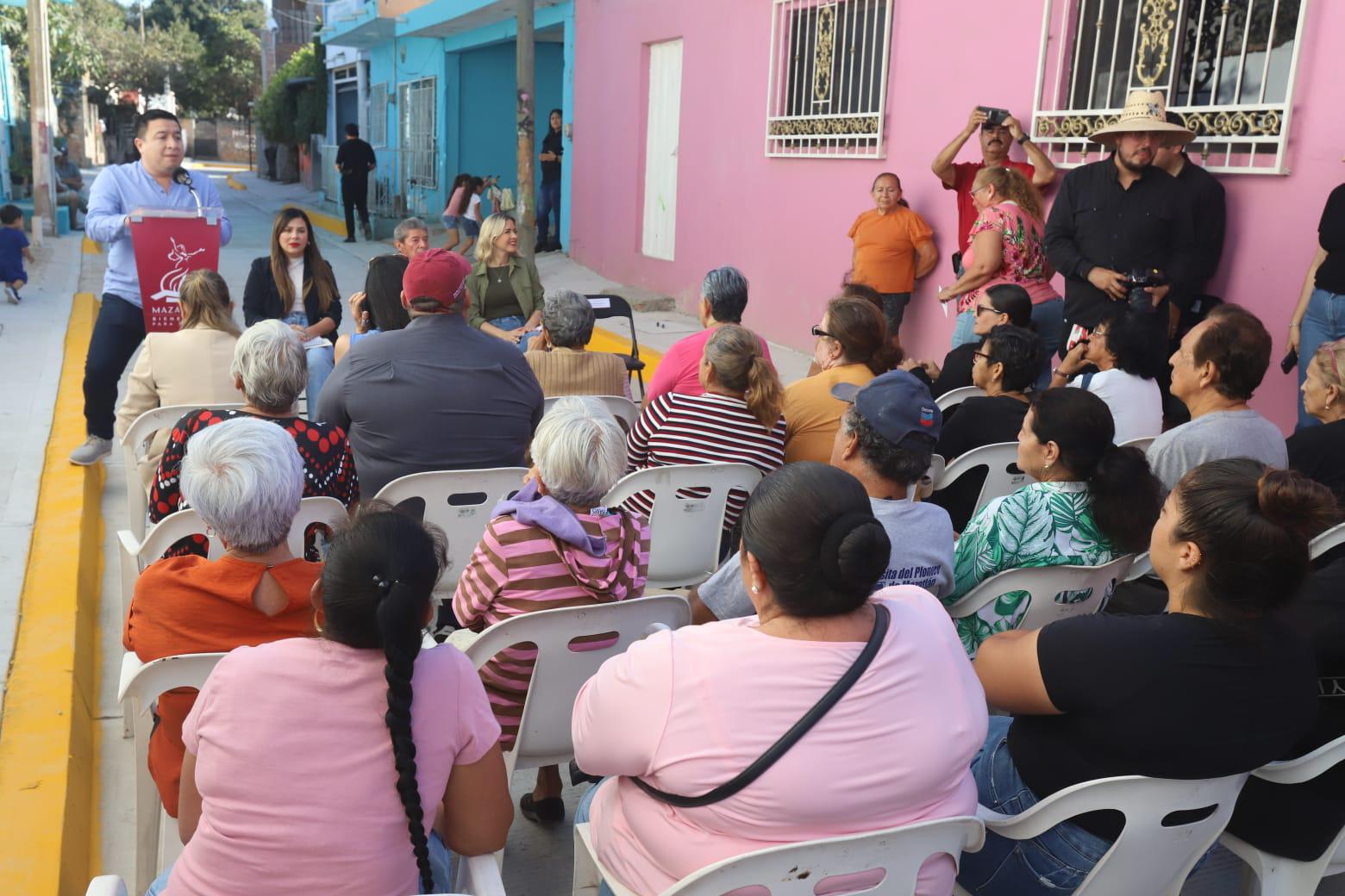 $!Entrega Ayuntamiento de Mazatlán obra de pavimentación en la colonia 12 de Mayo
