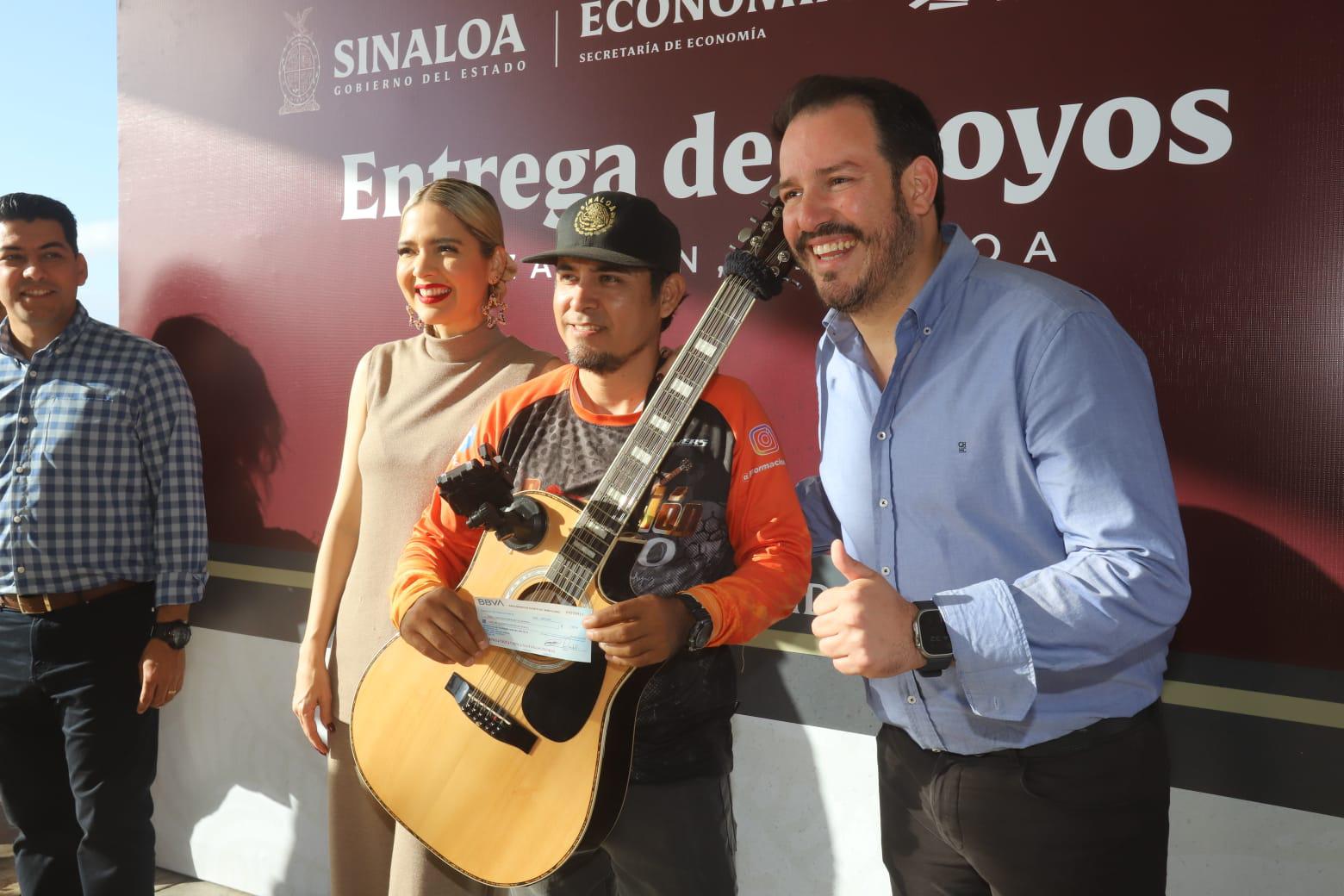 $!Reciben más de 280 músicos nuevos apoyos económicos en Mazatlán