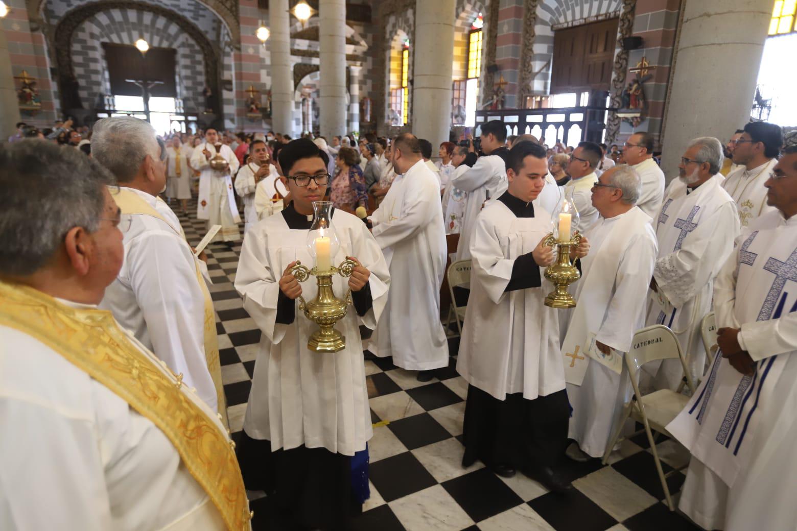 $!Sacerdotes de la Diócesis de Mazatlán renuevan sus promesas en la Misa Crismal