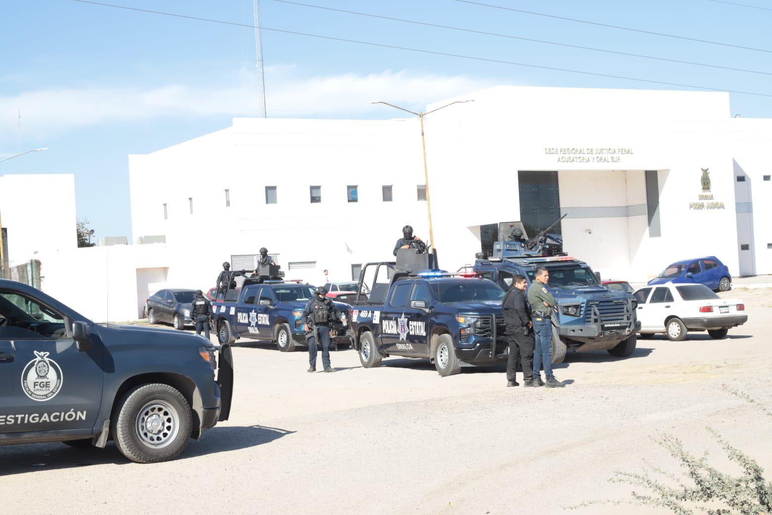 $!Disparan contra empresario Alonso Puerto afuera de sede del Centro de Justicia Penal, al sur de Mazatlán