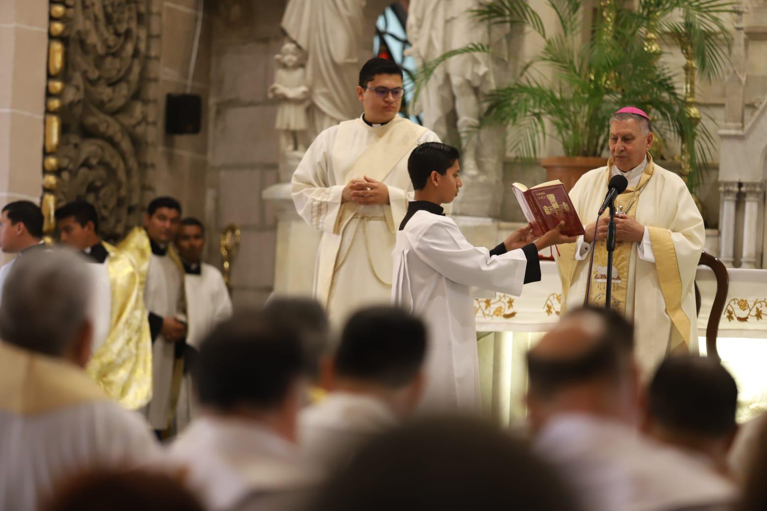 $!Sacerdotes de la Diócesis de Mazatlán renuevan sus promesas en la Misa Crismal
