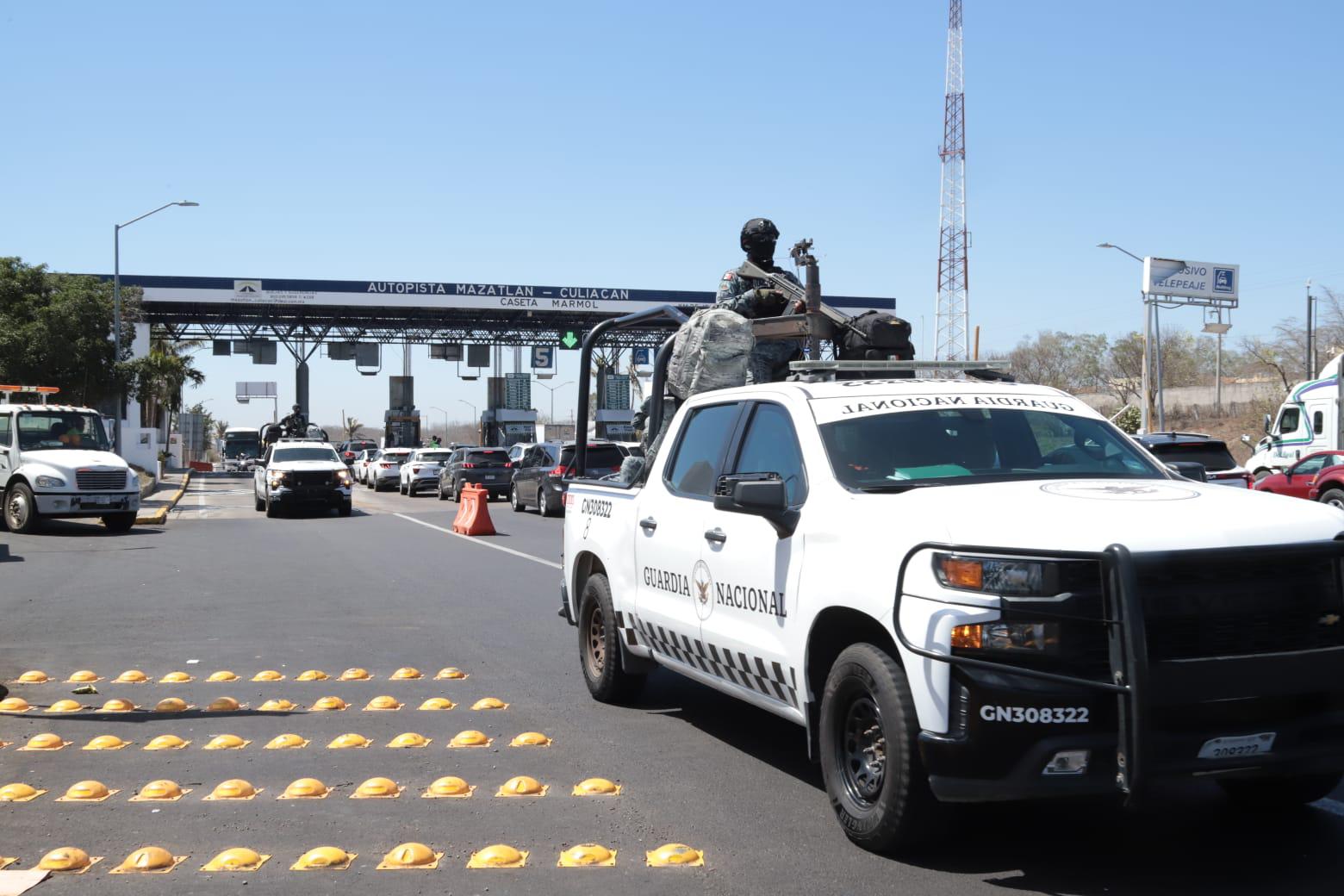$!Éxodo de vacacionistas crea largas filas en la autopista Mazatlán-Culiacán