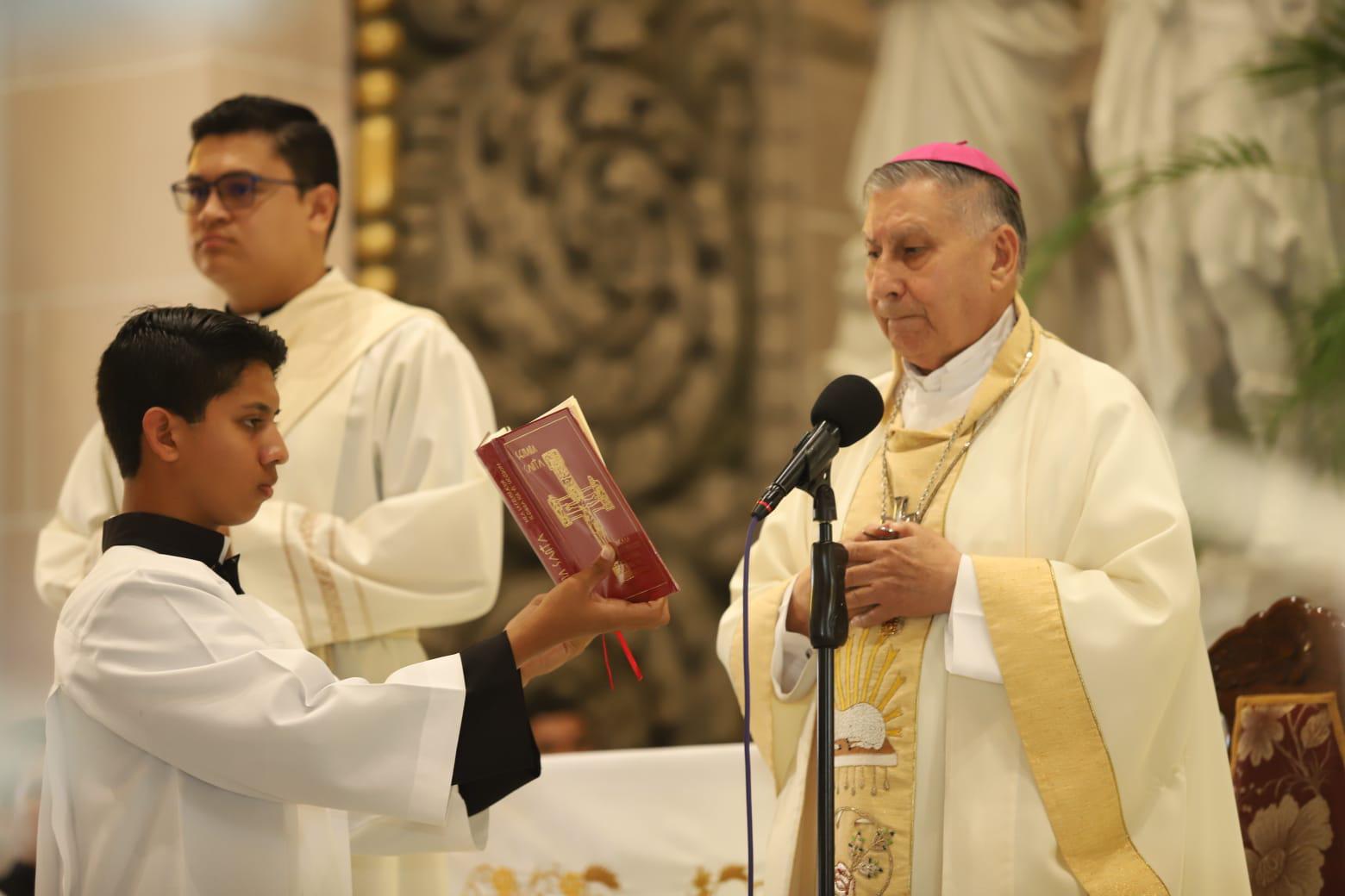 $!Sacerdotes de la Diócesis de Mazatlán renuevan sus promesas en la Misa Crismal
