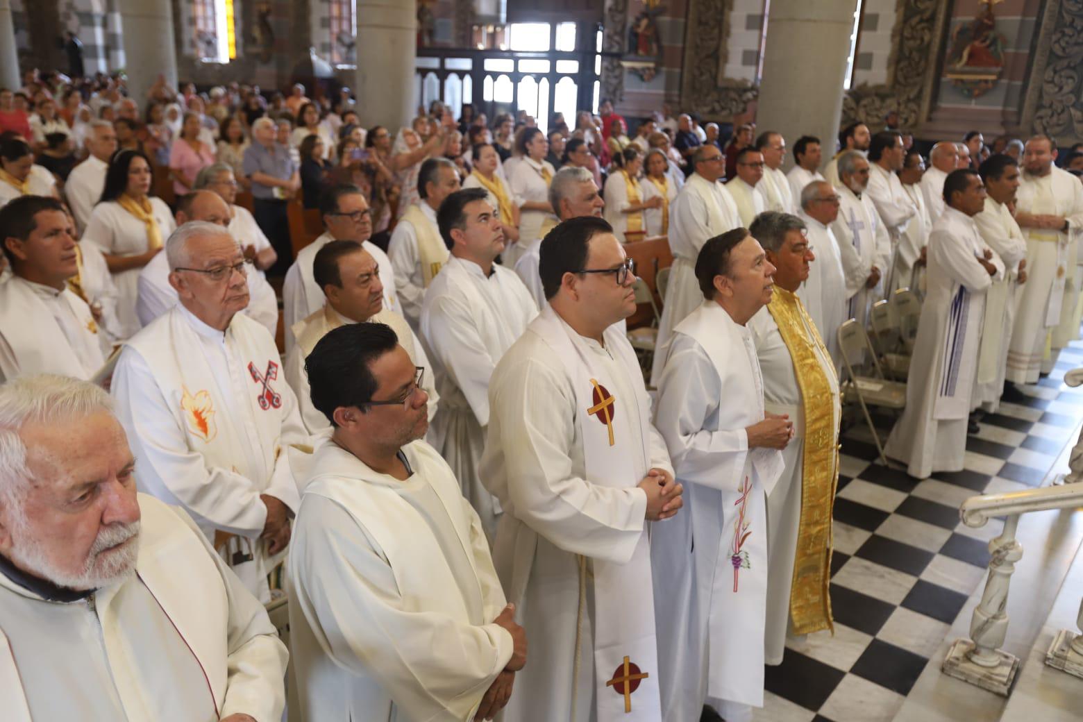 $!Sacerdotes de la Diócesis de Mazatlán renuevan sus promesas en la Misa Crismal