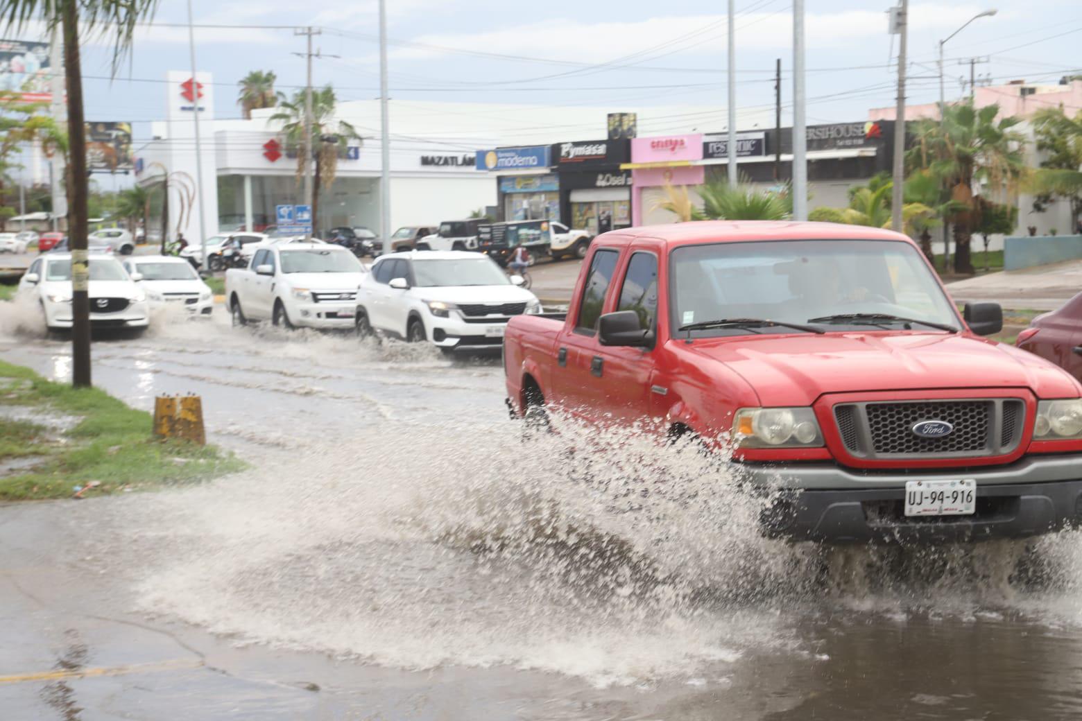 $!Semáforos de Mazatlán quedan dañados tras las lluvias
