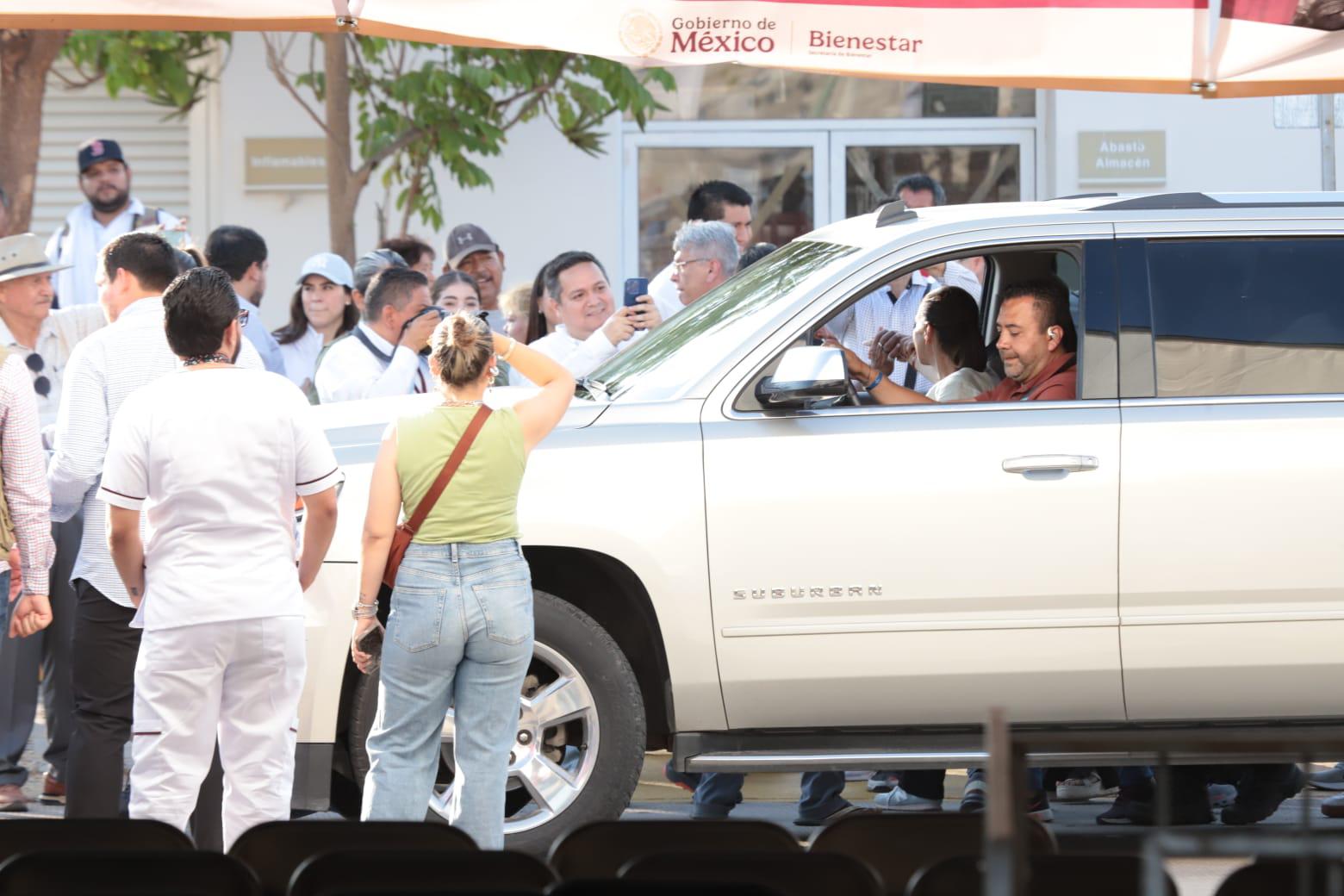 $!Visita presidencial en Mazatlán deja ‘selfies’, aplausos... y desilusión