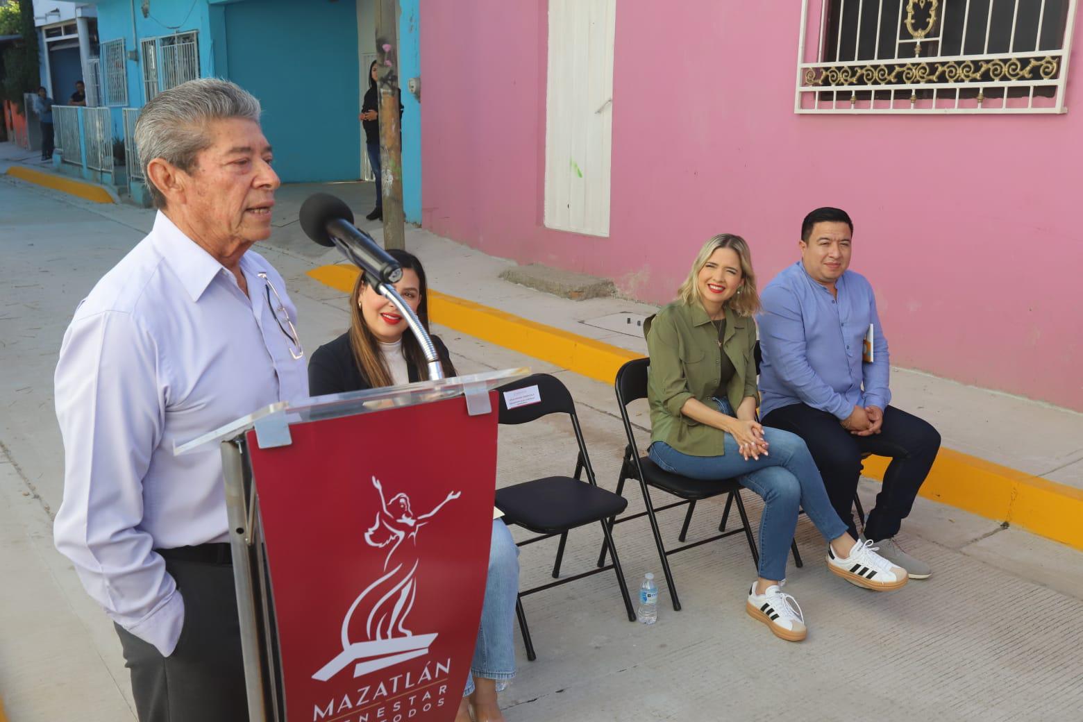 $!Entrega Ayuntamiento de Mazatlán obra de pavimentación en la colonia 12 de Mayo
