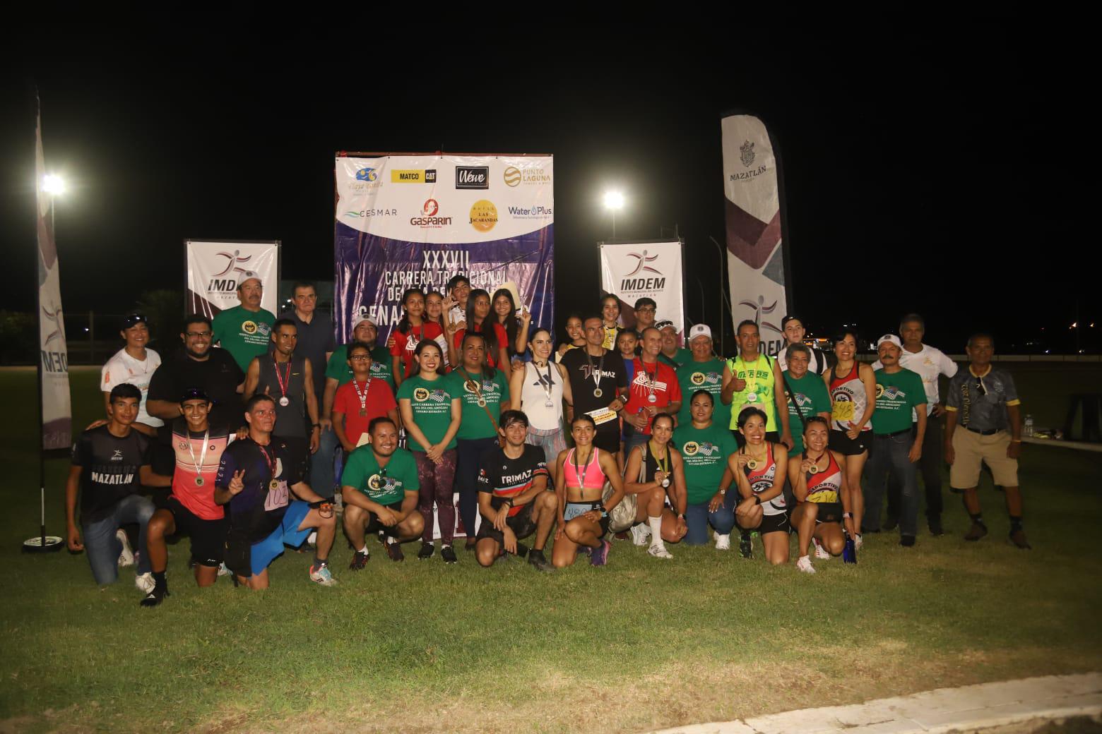 $!Hermanos Labrador se llevan los aplausos en Carrera Día del Abogado