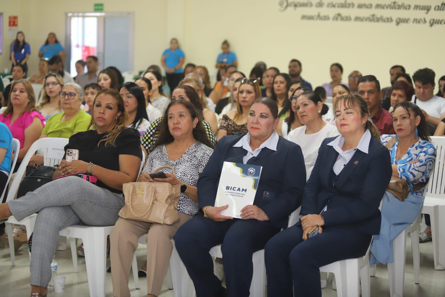 $!Reconoce ProEduca a 25 primarias de Mazatlán por su compromiso con la comunidad
