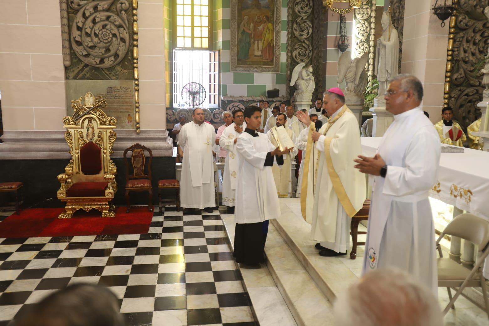 $!Sacerdotes de la Diócesis de Mazatlán renuevan sus promesas en la Misa Crismal