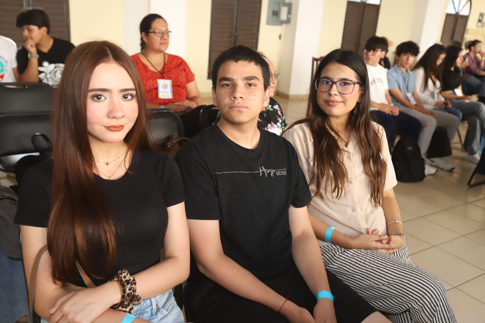 $!Elena Camila Carrasco Flores, Emiliano Jiménez Osuna y Mía Arauz.