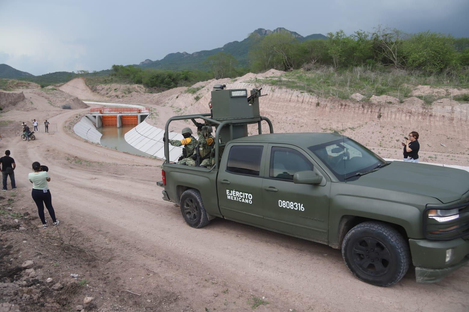 $!Llega López Obrador a Lomas del Guayabo, en Mazatlán, a supervisar distrito de riego