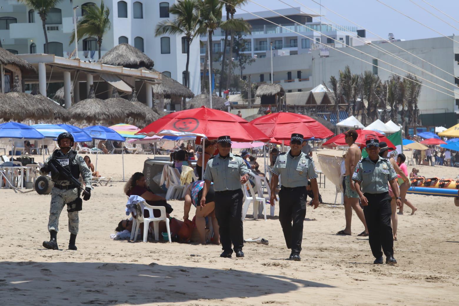 $!Mazatlán recibe la Semana Santa con menor afluencia en sus playas
