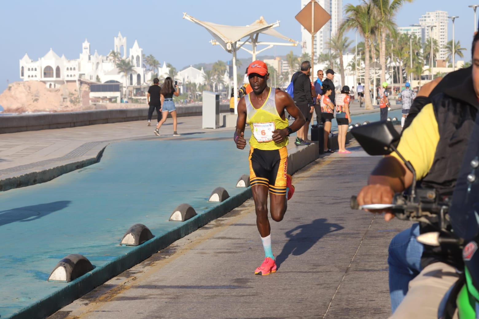$!Keniata Geoffrey Kenisi Bundi se consagra campeón en los 42K del Gran Maratón Pacífico