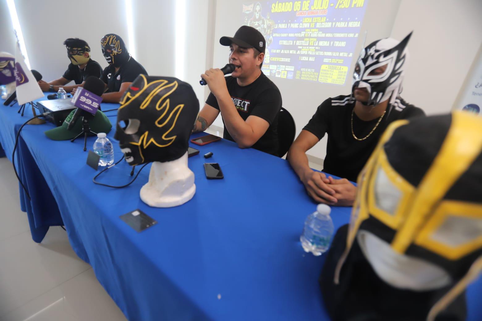$!Destapan lucha inicial en presentación de La Parka en Mazatlán
