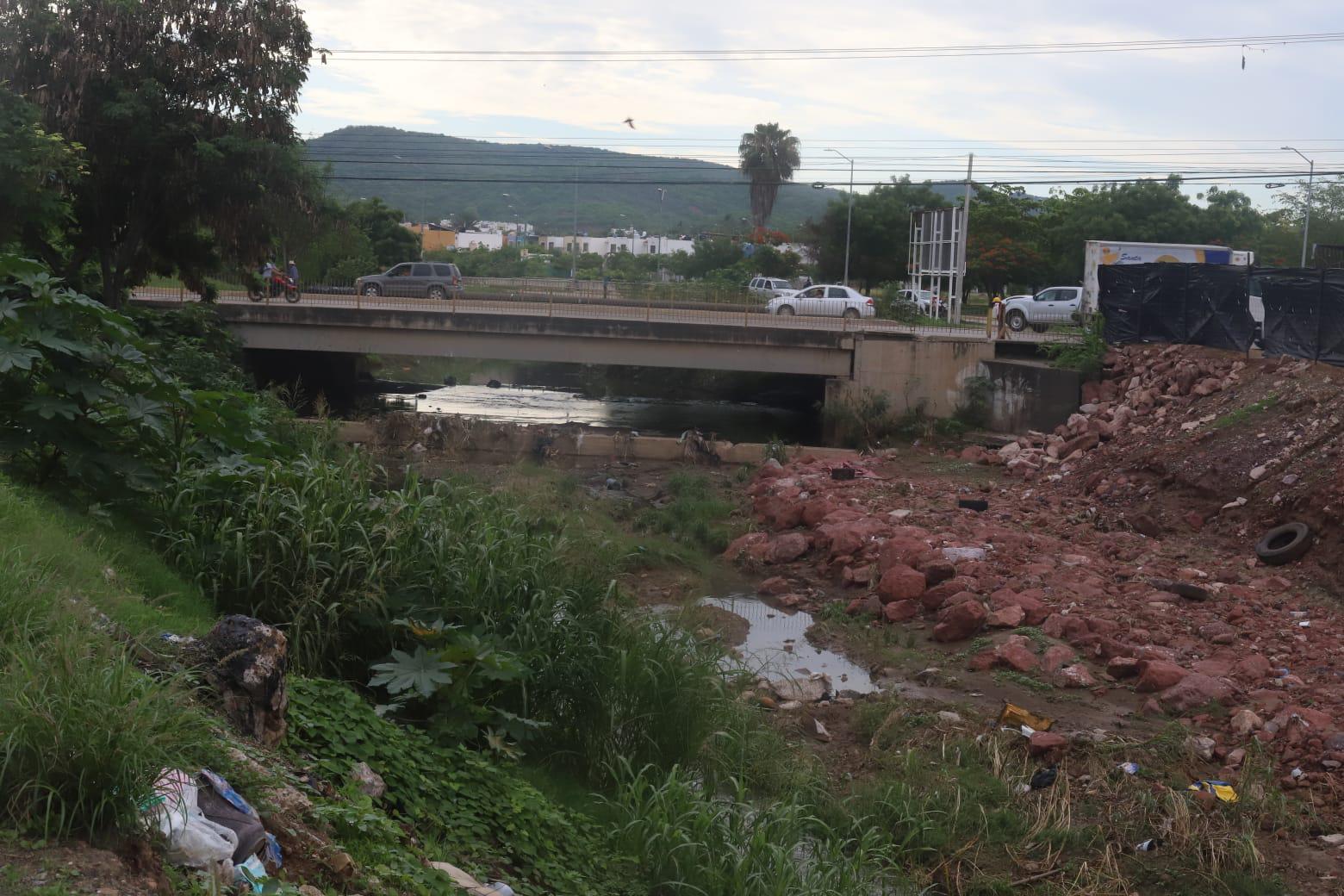 $!Supervisa Alcalde rehabilitación de colector y muro en Arroyo Jabalines