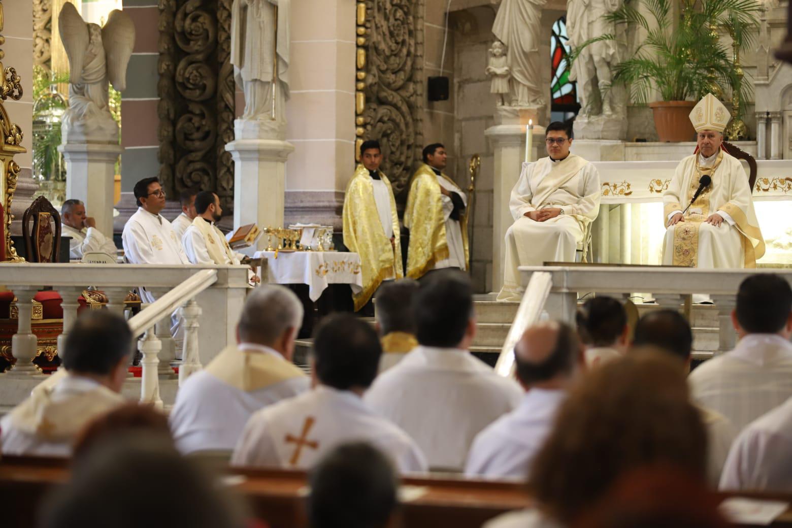 $!Sacerdotes de la Diócesis de Mazatlán renuevan sus promesas en la Misa Crismal