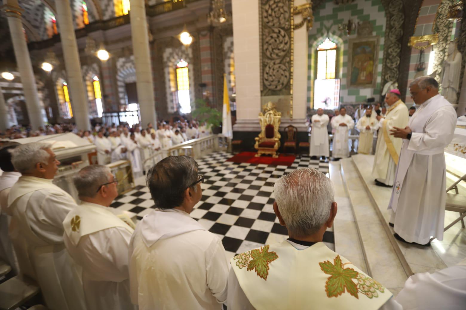 $!Sacerdotes de la Diócesis de Mazatlán renuevan sus promesas en la Misa Crismal