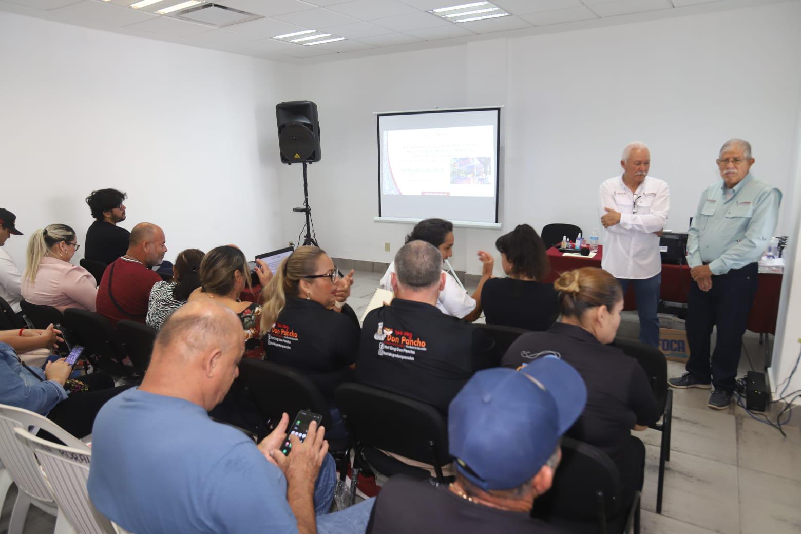 $!Capacitan a vendedores de alimentos para brindar mejor servicio en Semana Santa