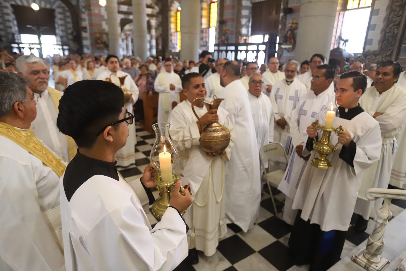$!Sacerdotes de la Diócesis de Mazatlán renuevan sus promesas en la Misa Crismal