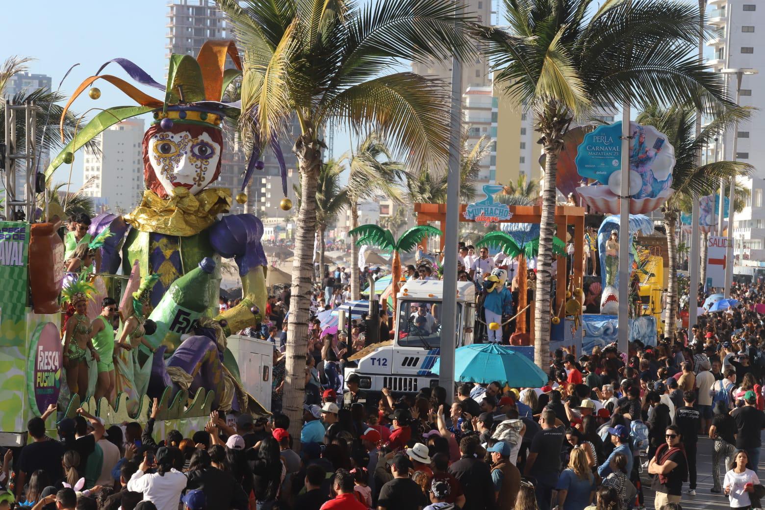 $!Fueron más de 515 mil personas las que disfrutaron del segundo y último desfile del Carnaval de Mazatlán 2025