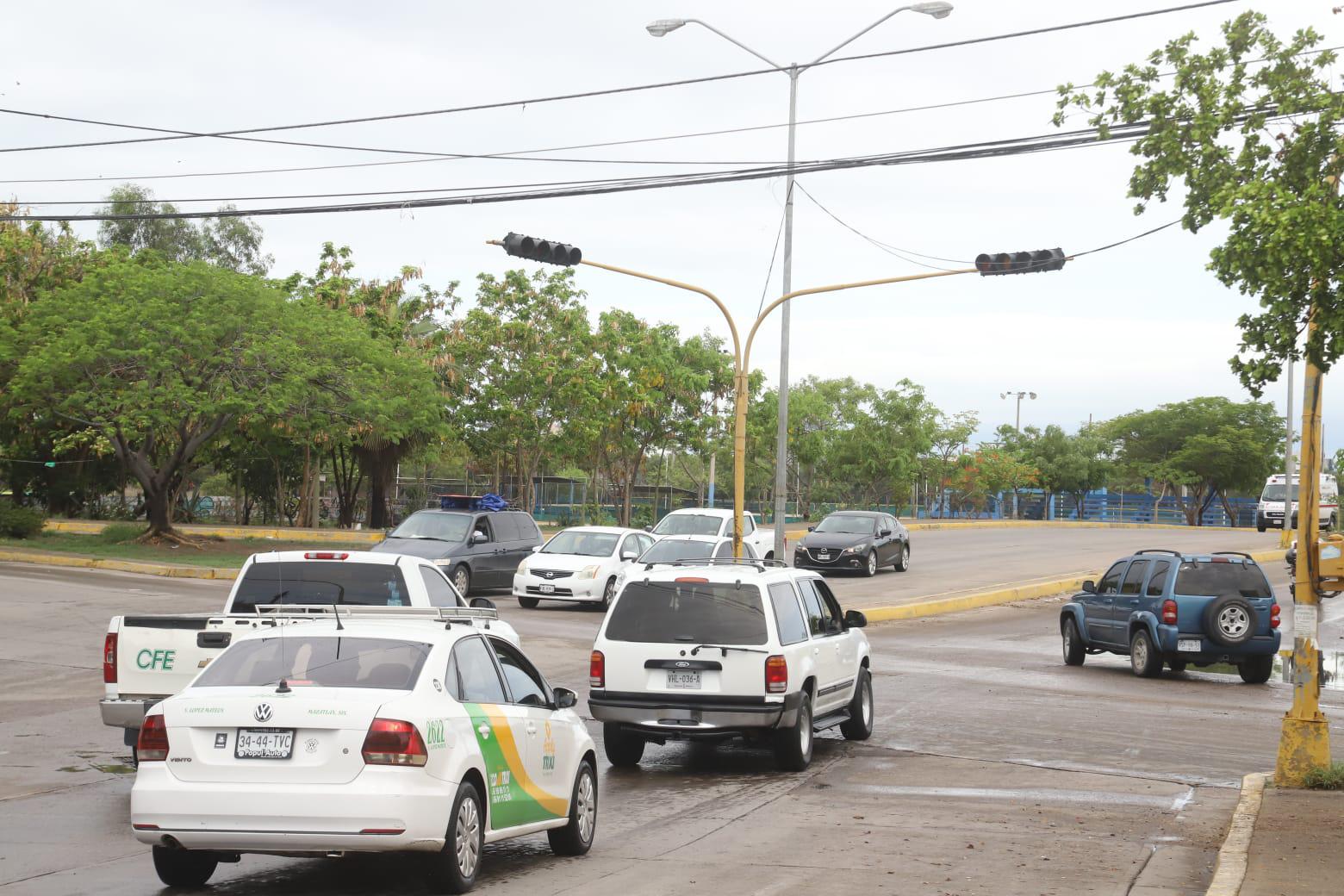 $!Semáforos de Mazatlán quedan dañados tras las lluvias