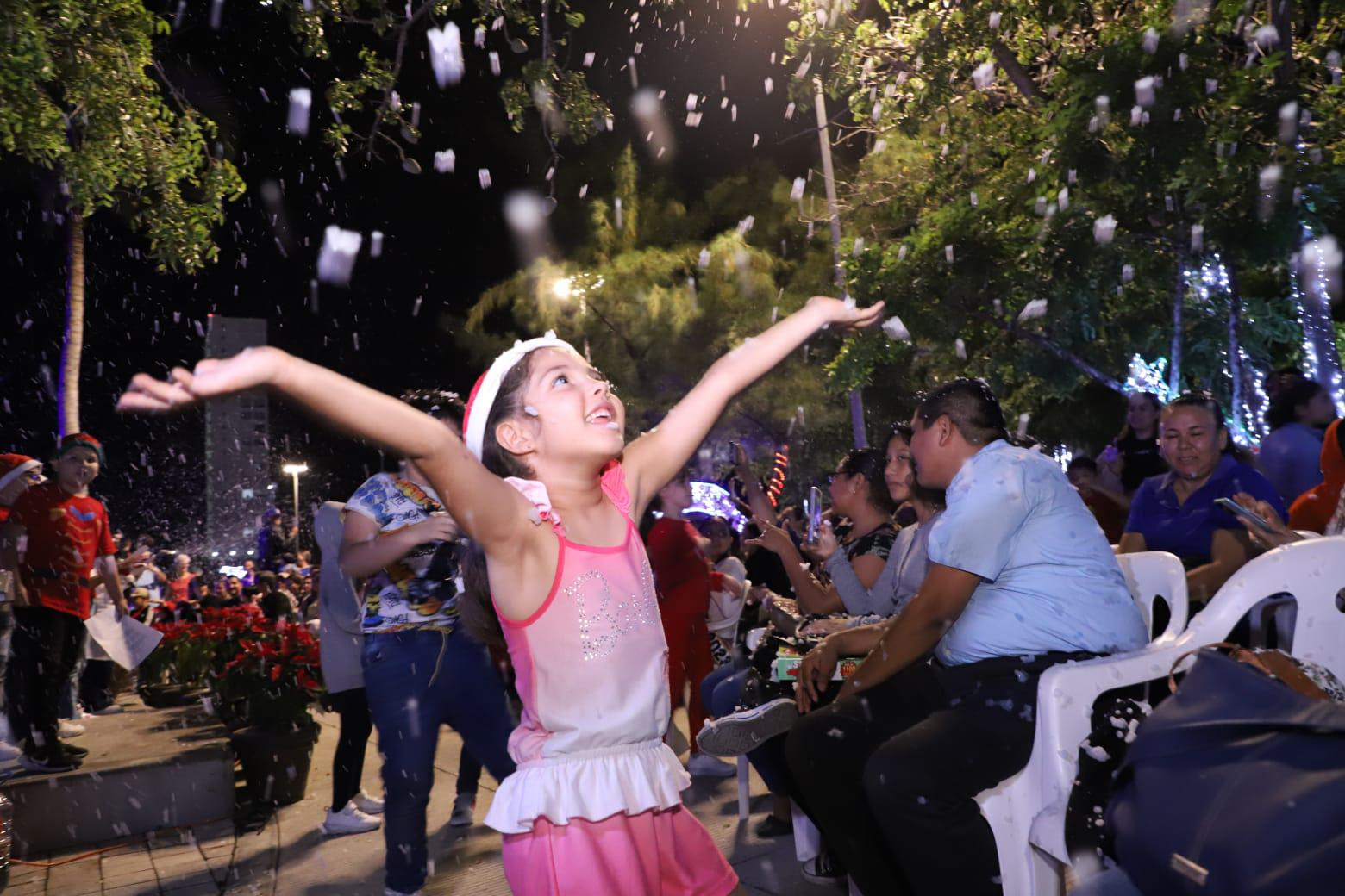 $!Ilumina la Villa Navideña el Parque Central de Mazatlán