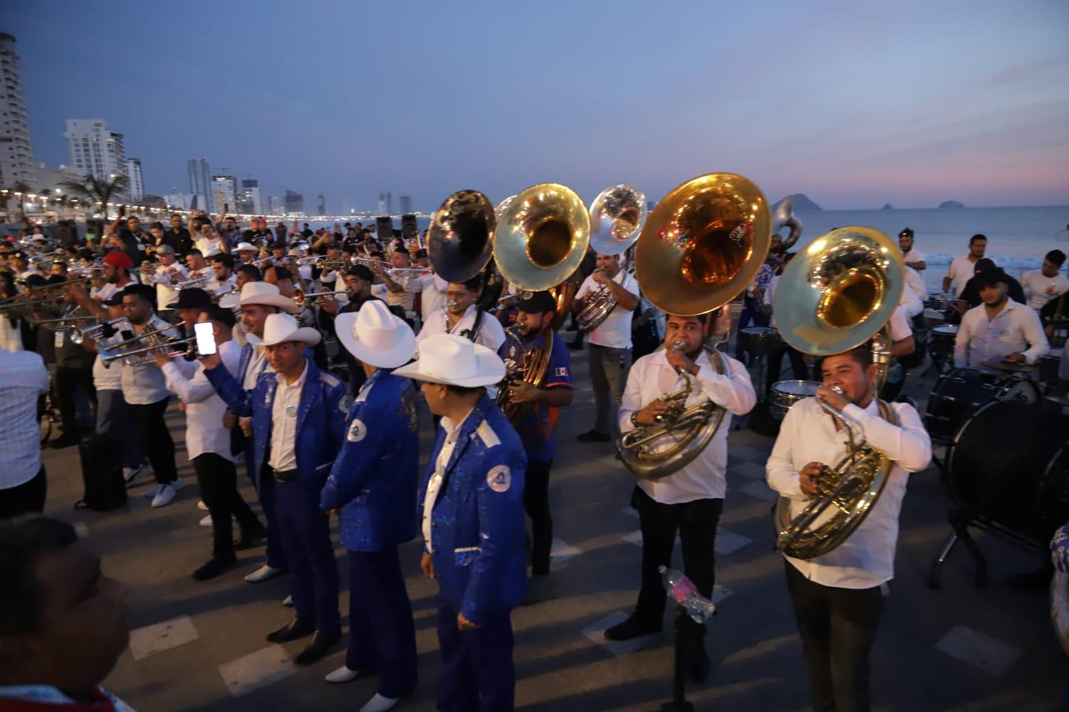 $!Buscan músicos de Mazatlán superar Récord Guinness musical