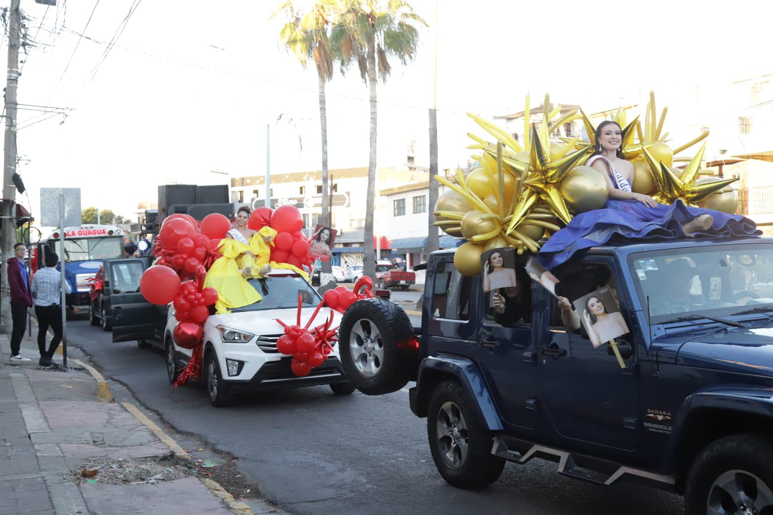 $!Una caravana de más de 100 carros formaron parte del desfile.