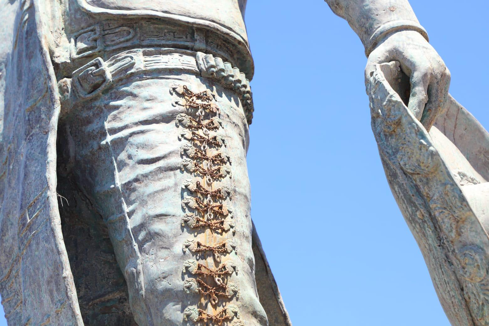 $!Monumento de José Alfredo Jiménez, en Mazatlán, está en el abandono y descuidado