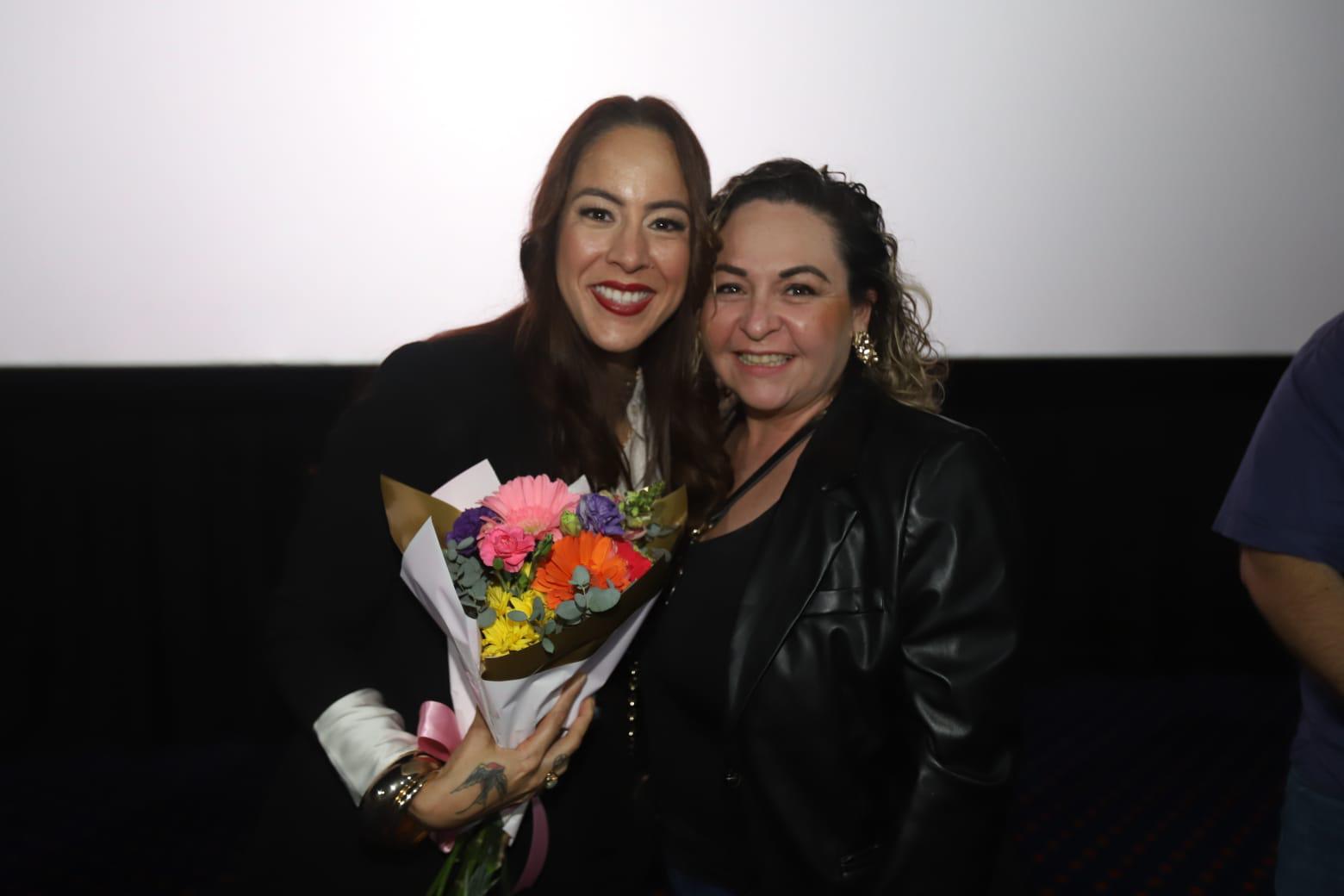 $!La chef Carolina Zataráin junto a Cinthia Ibarra.