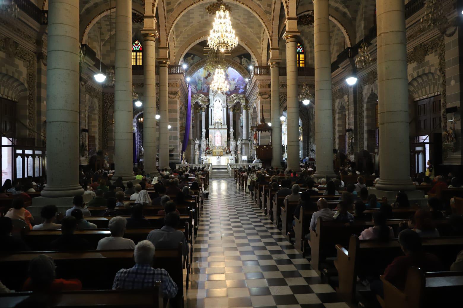 $!Celebra Obispo en Catedral de Mazatlán la Última Cena de Cristo