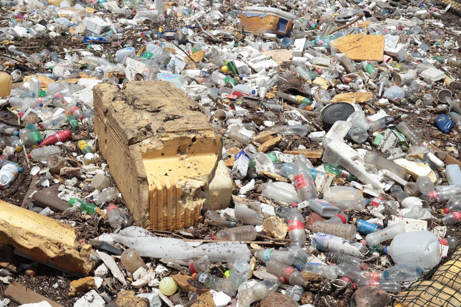 $!Logran con biobarda retener toneladas de basura en Mazatlán
