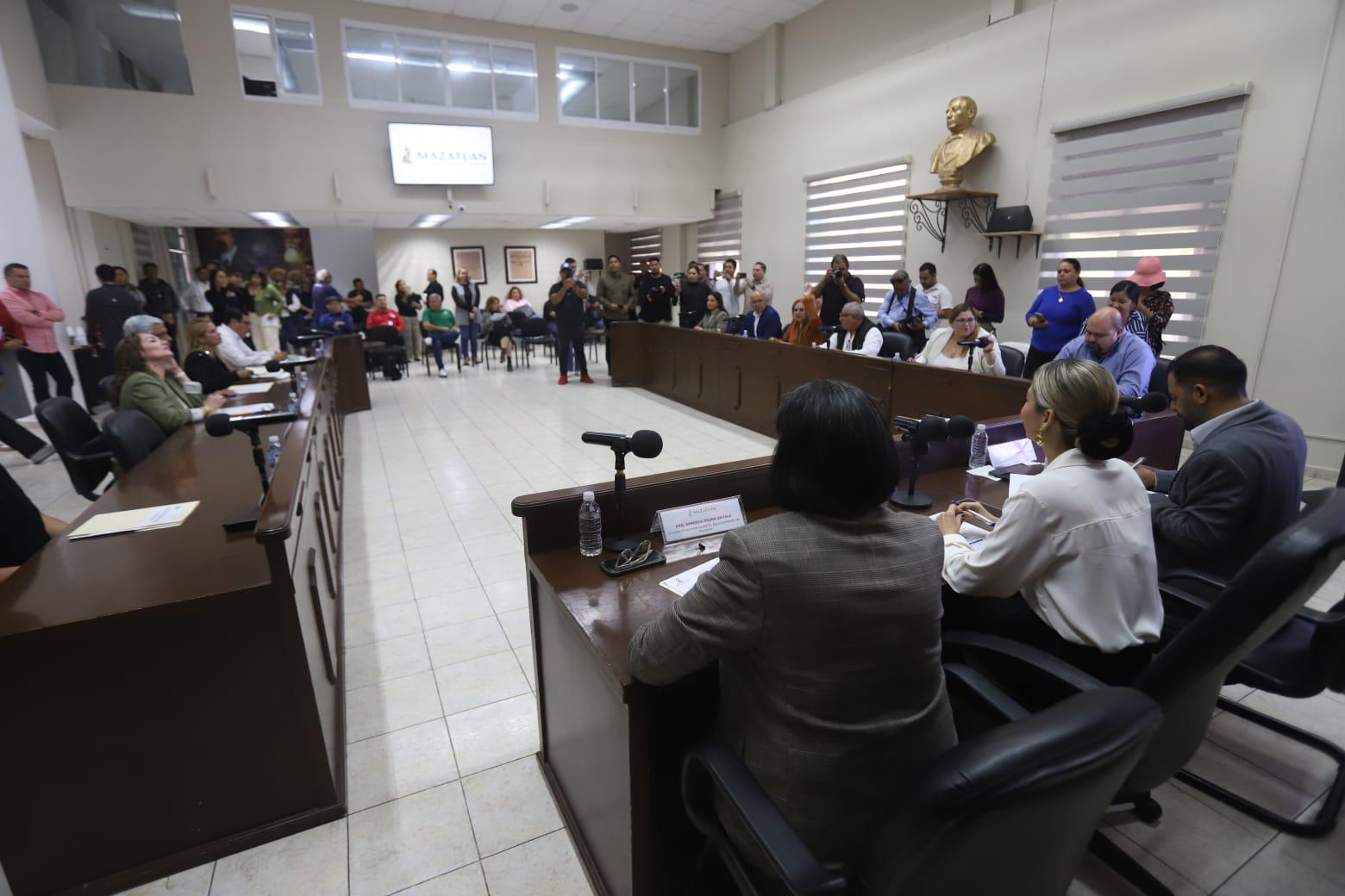 $!Aprueba Cabildo de Mazatlán programa para apoyar a las familias y escuelas en situación de vulnerabilidad
